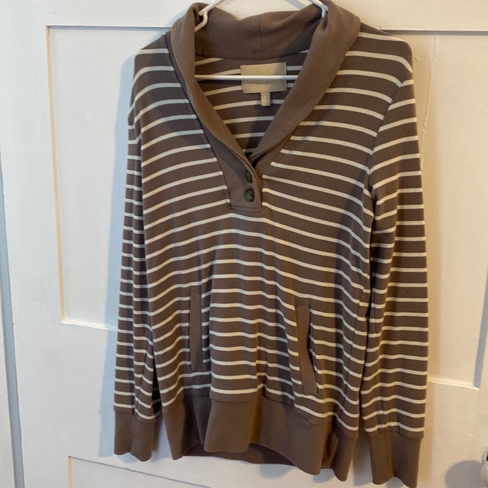 Long sleeve knit shirt with pockets